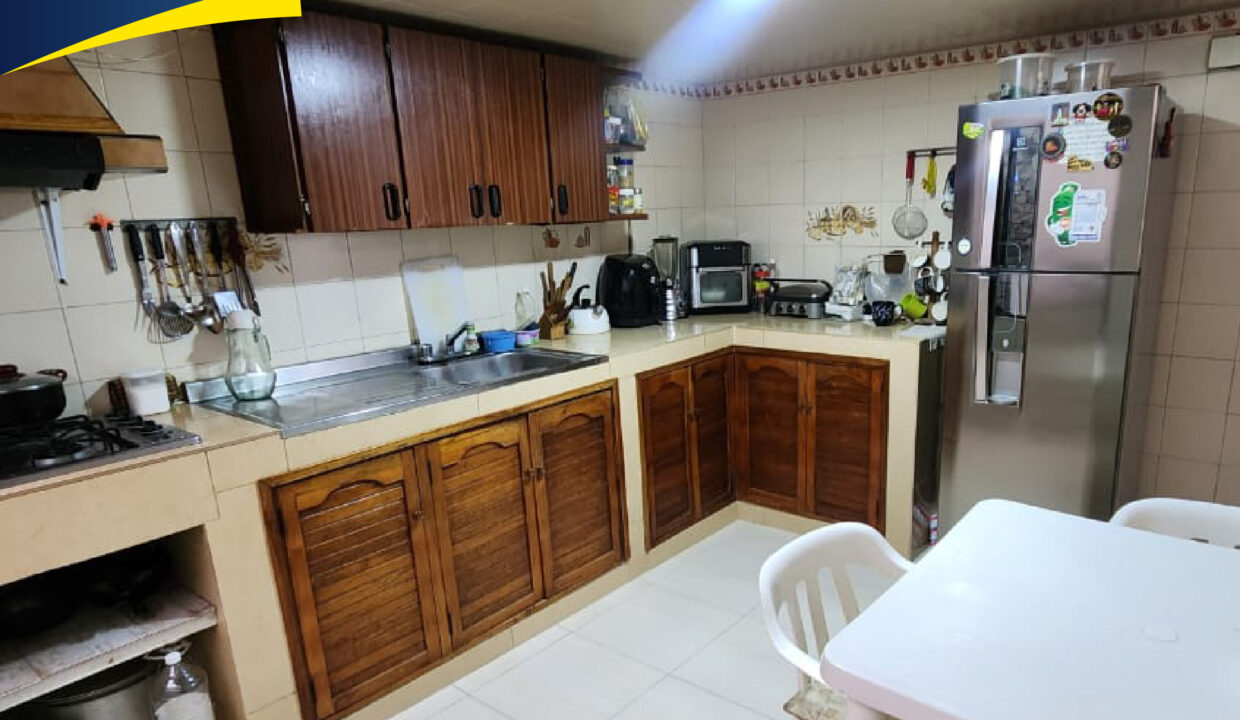 🏡 CASA ESQUINERA EN VENTA – MARILUZ II ETAPA 🎯-02